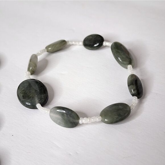 Jadeite nephrite silver necklace & bracelet set - Picture 7 of 11